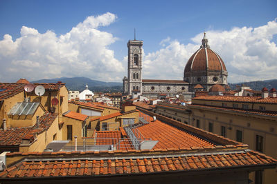 Duomo santa maria del fiore and houses against sky