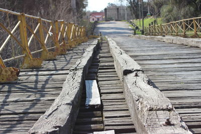 Surface level of boardwalk on footbridge