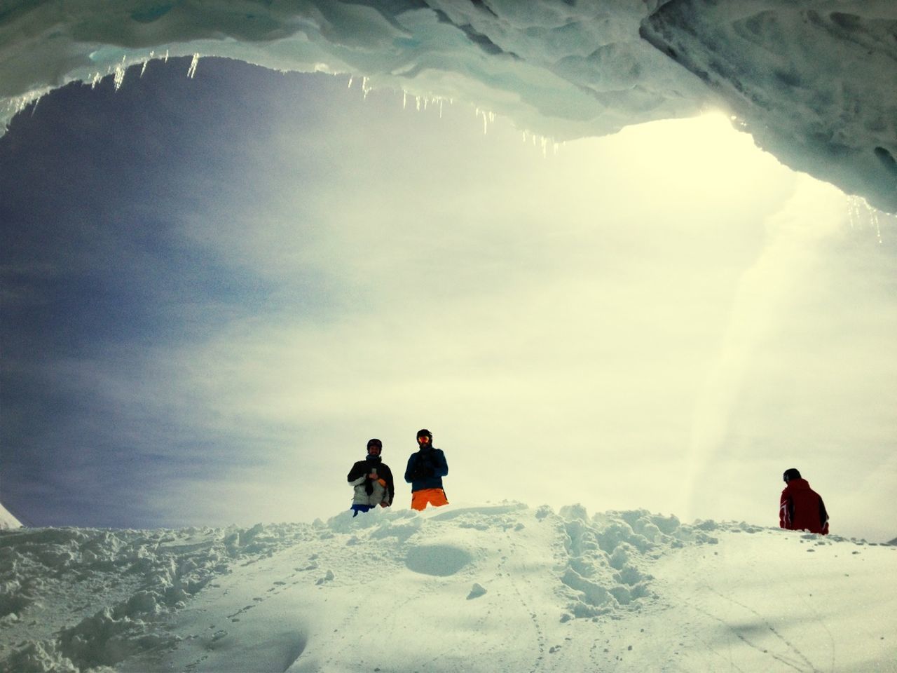 lifestyles, winter, leisure activity, snow, cold temperature, men, mountain, season, weather, vacations, person, full length, beauty in nature, rear view, tourist, scenics, sky, nature