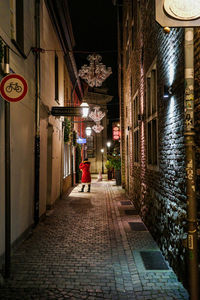 alley