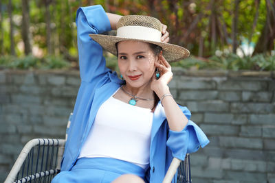 Portrait of smiling young woman wearing hat