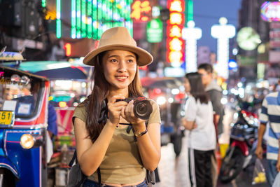 Portrait of smiling young woman wearing hat