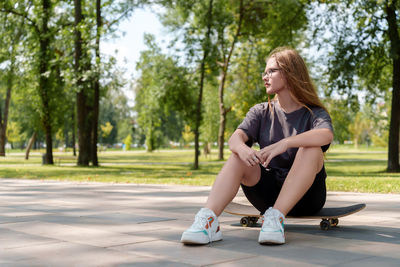 Side view of young woman exercising in park