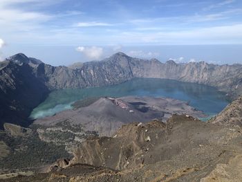 Sagara anak at rinjani mountaine