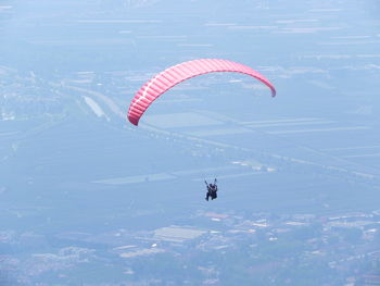 Scenic view of people parachuting