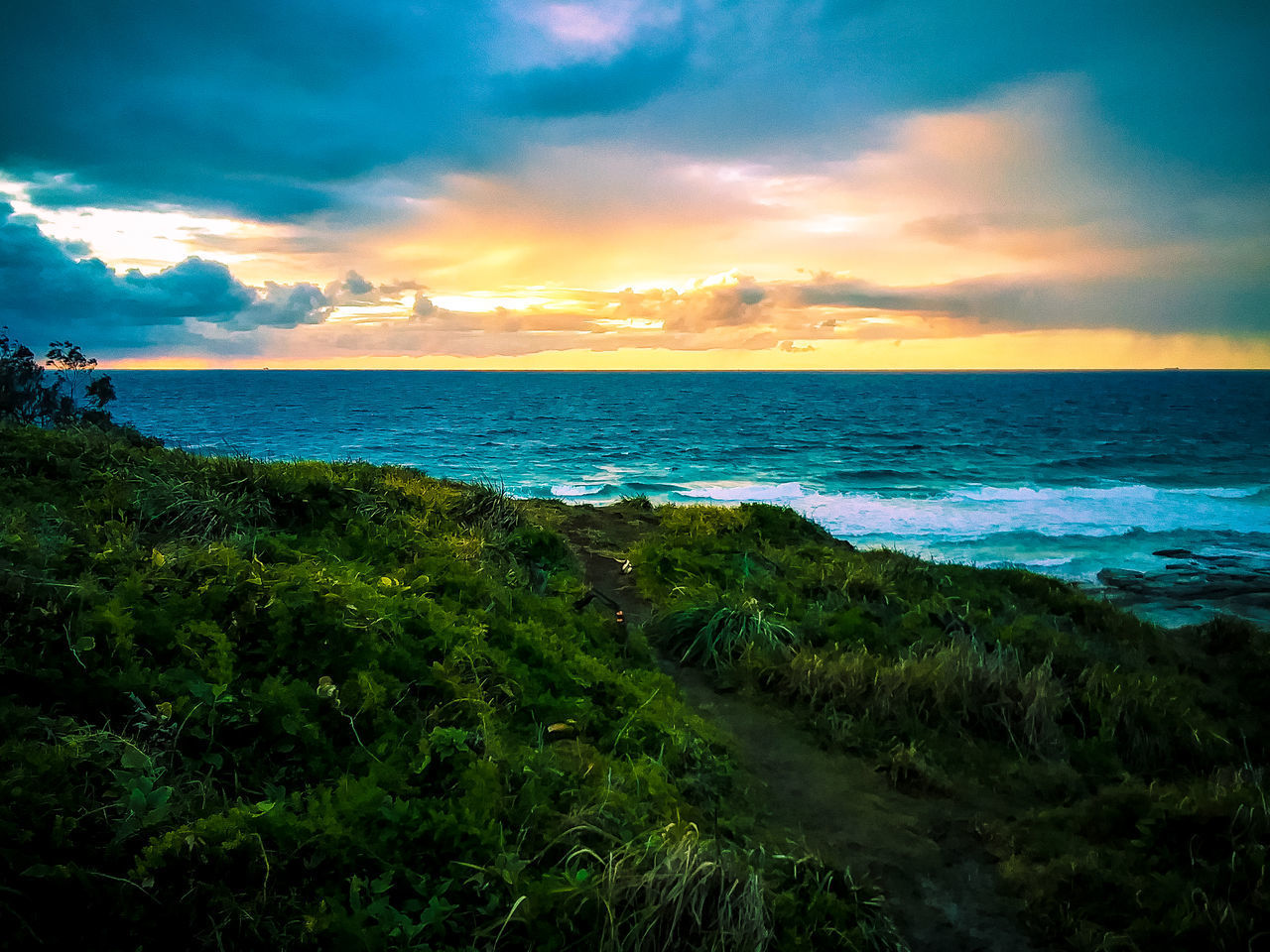 SCENIC VIEW OF SEA AGAINST SKY