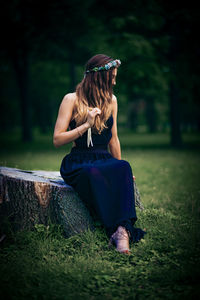 Full length of woman sitting on grass