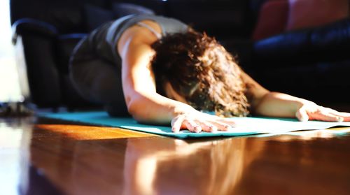 Midsection of woman sitting on table