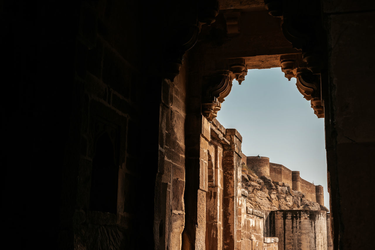 LOW ANGLE VIEW OF HISTORICAL BUILDING