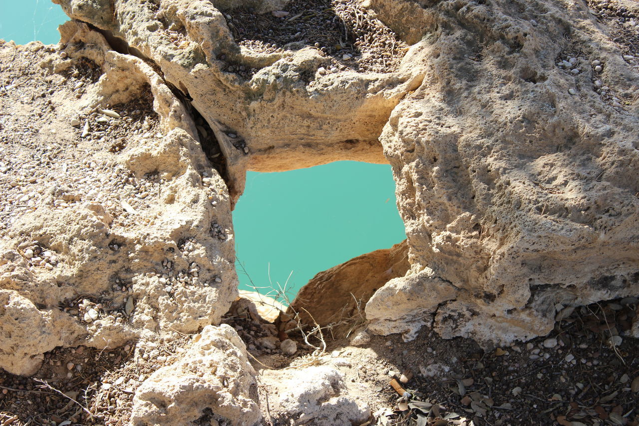 VIEW OF ROCK FORMATION ON ROCKS