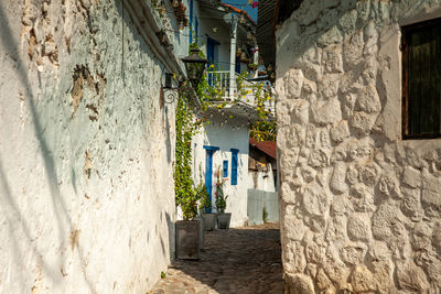 Beautiful antique streets of the heritage town of honda located in the department of tolima