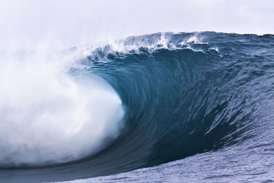 Heavy wave in papeete tahiti