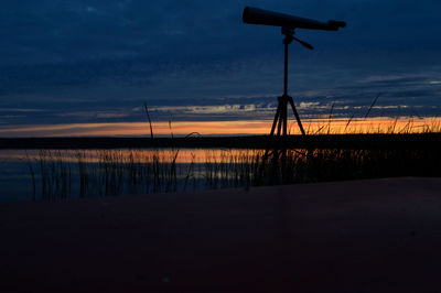 Dark night sunset monotube binocular lens dark
