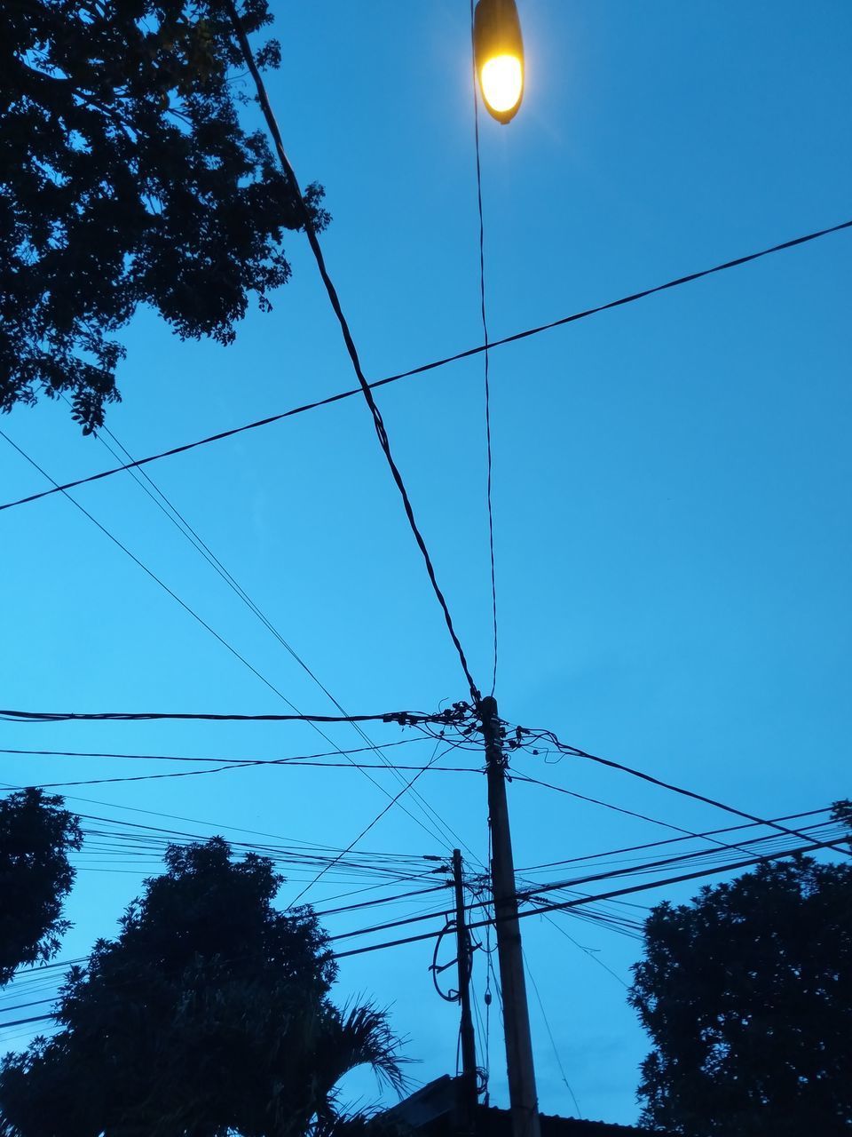 LOW ANGLE VIEW OF ELECTRICITY PYLON AGAINST SKY