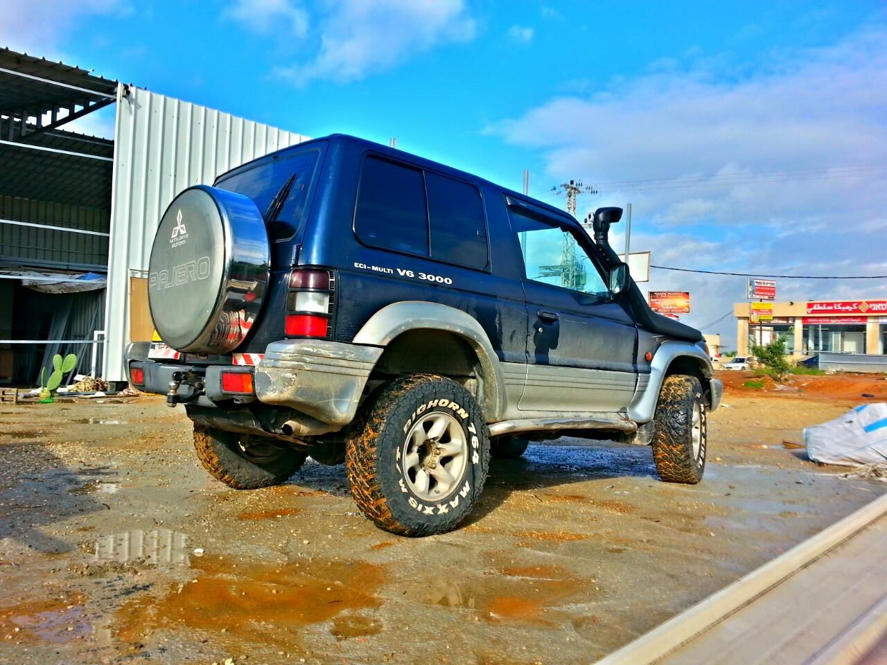 land vehicle, transportation, mode of transport, sky, abandoned, built structure, architecture, stationary, car, building exterior, sunlight, obsolete, parked, old, parking, run-down, day, damaged, cloud - sky, outdoors