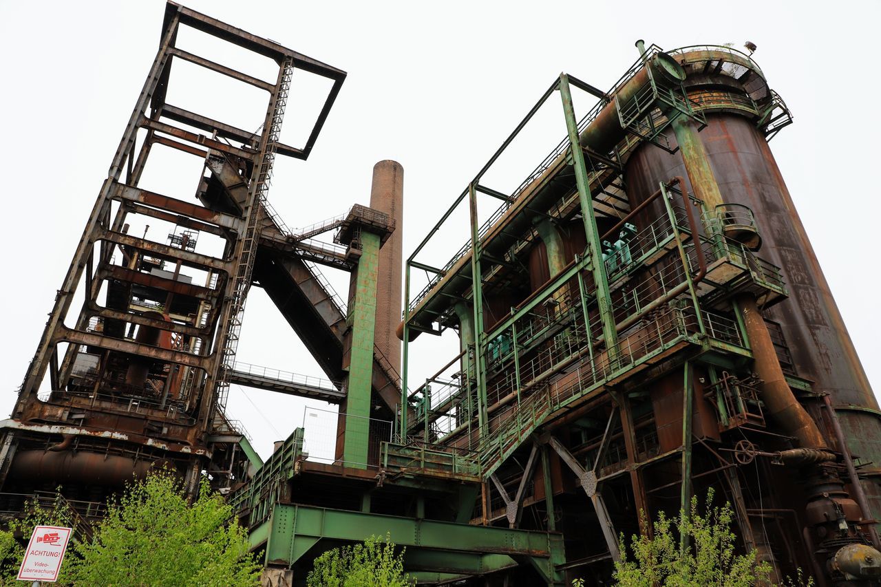 LOW ANGLE VIEW OF OLD MACHINERY AGAINST SKY