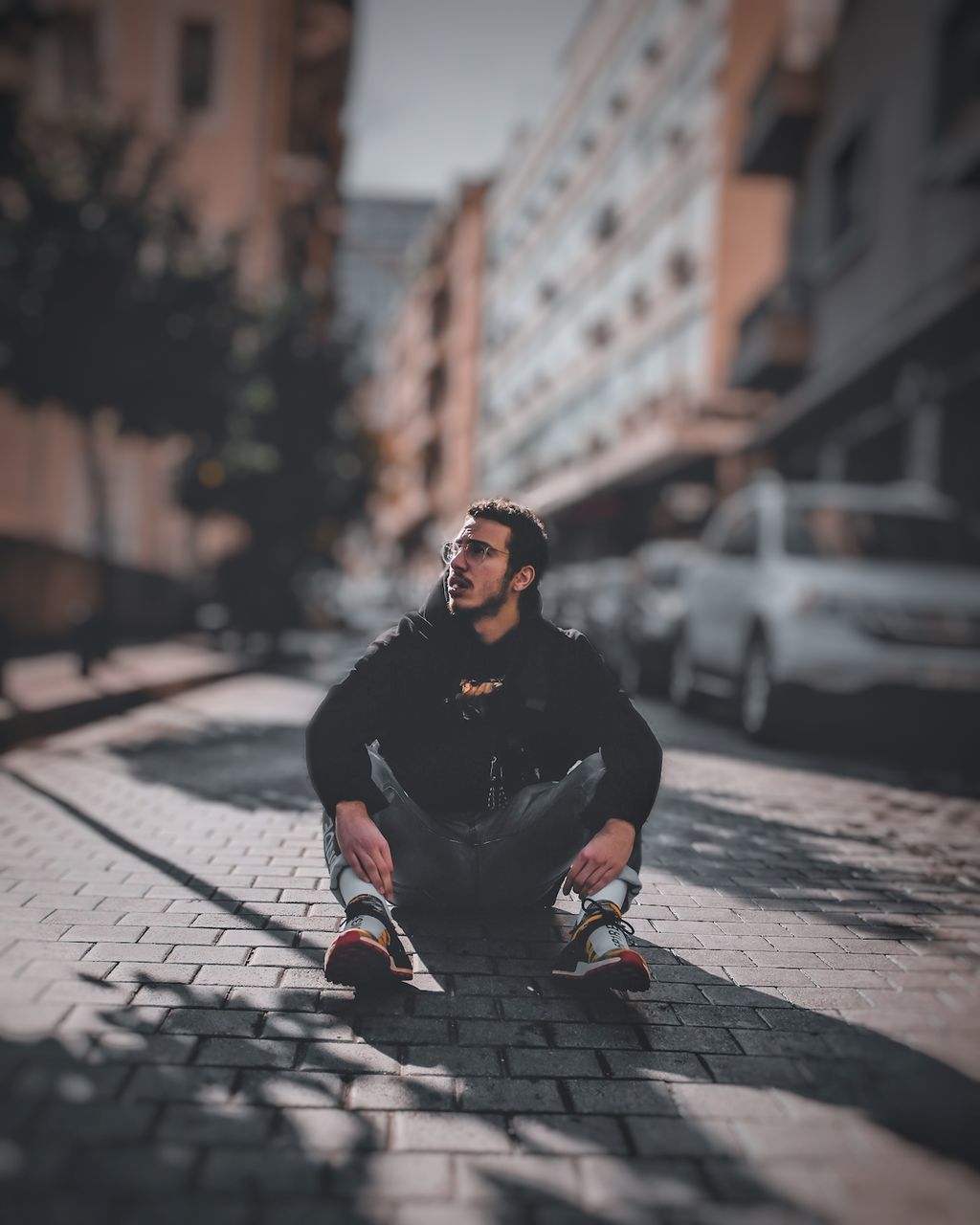 architecture, building exterior, city, built structure, one person, lifestyles, front view, leisure activity, street, real people, full length, young adult, selective focus, day, footpath, building, adult, casual clothing, outdoors