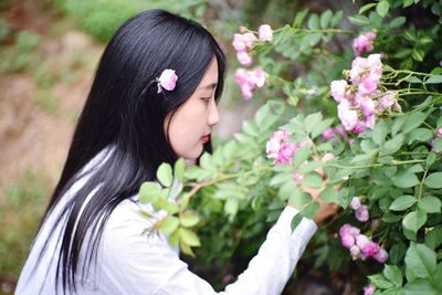 Rear view of woman holding flowers