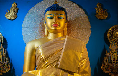 Statue of buddha against temple