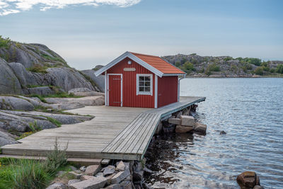 Cottage by the beach