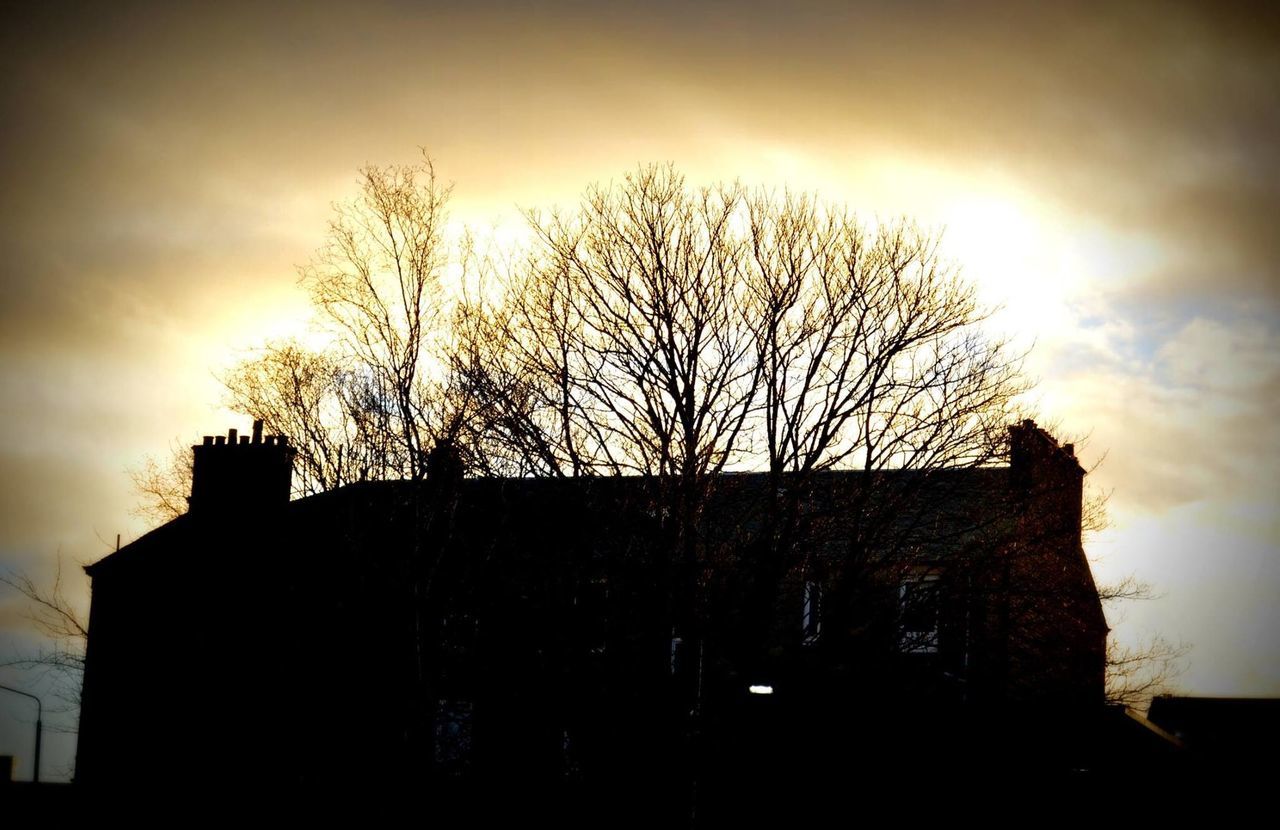 LOW ANGLE VIEW OF SILHOUETTE BUILDING AGAINST SKY