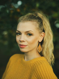 Portrait of woman smiling