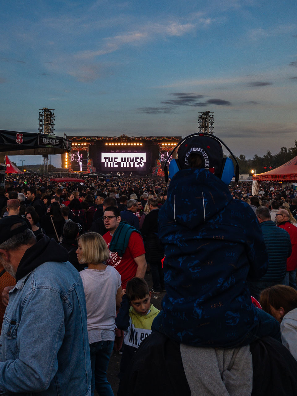 group of people, crowd, large group of people, real people, men, women, leisure activity, sky, lifestyles, adult, event, enjoyment, cloud - sky, arts culture and entertainment, togetherness, architecture, looking, fun, nature, outdoors, watching, warm clothing, spectator, festival, music festival