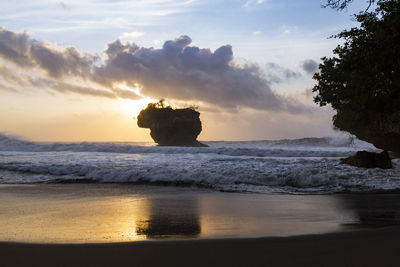 Scenic view of sea against sky during sunrise