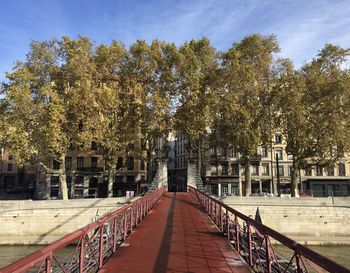 The saint-vincent bridge and the quays of the saône in lyon, france