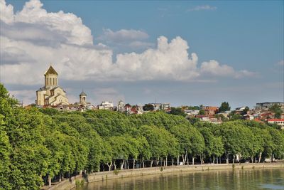 Tbilisi, georgia panoramic view against sky. the kura river and the cathedral as background 