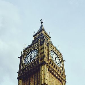 Low angle view of big ben against sky