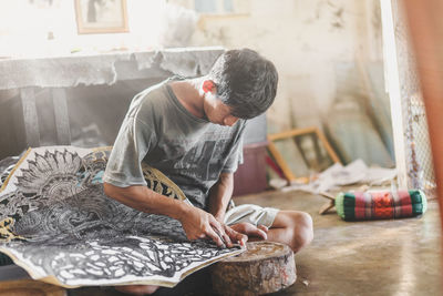 Man making pattern on fabric