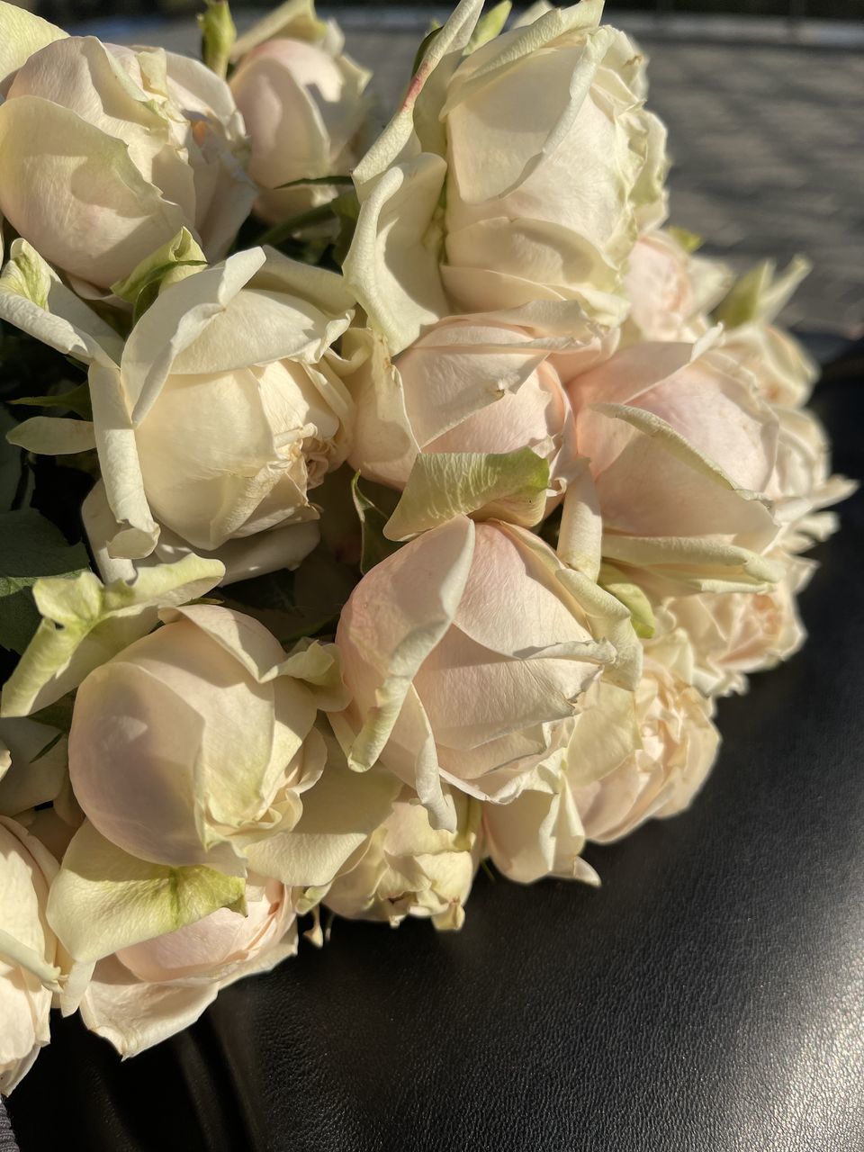 HIGH ANGLE VIEW OF BOUQUET OF WHITE ROSES