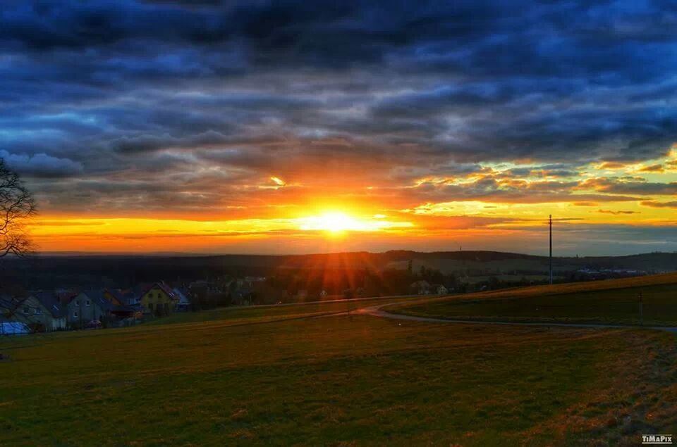 sunset, sky, cloud - sky, landscape, tranquil scene, scenics, sun, orange color, beauty in nature, tranquility, field, dramatic sky, cloudy, nature, idyllic, cloud, rural scene, atmospheric mood, grass, sunlight