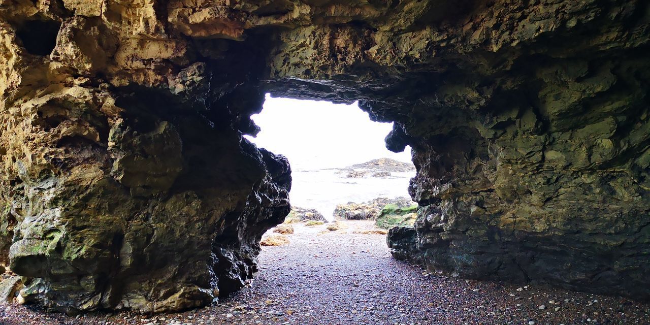 ROCK FORMATIONS IN SEA