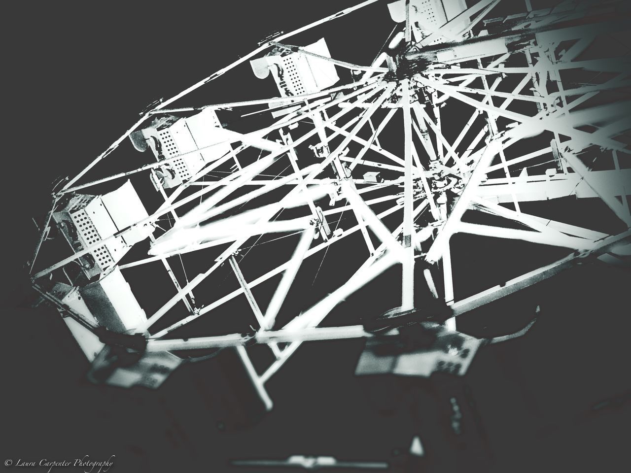 CLOSE-UP OF ILLUMINATED FERRIS WHEEL AT NIGHT