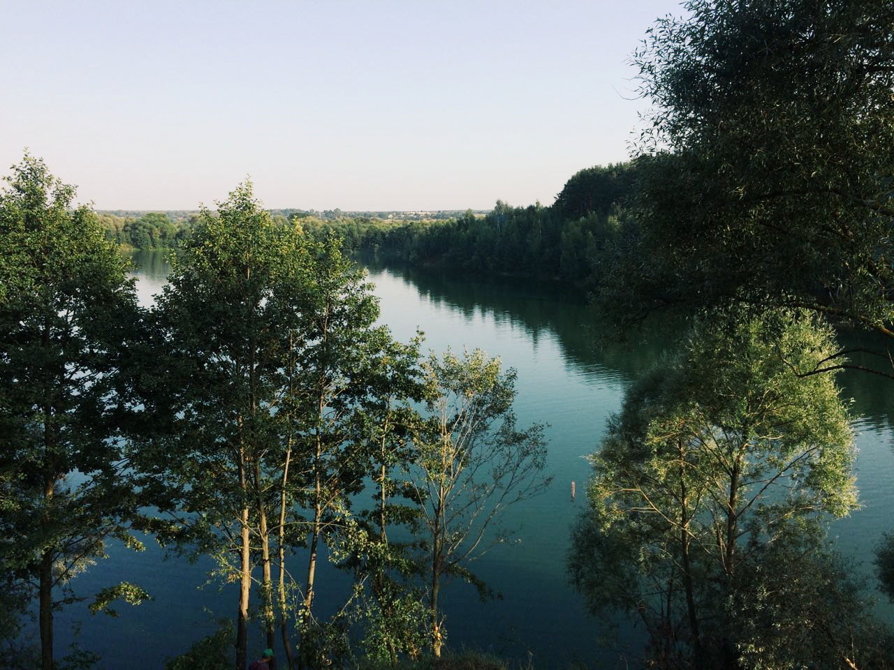 SCENIC VIEW OF LAKE AND TREES AGAINST SKY