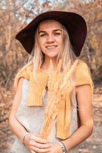 Portrait of a smiling young woman wearing hat