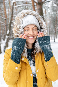 Portrait of a smiling young woman in winter