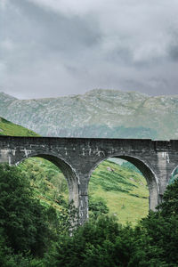 Arch bridge against sky