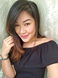 Portrait of a smiling young woman