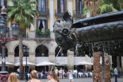 Statue of fountain in front of building