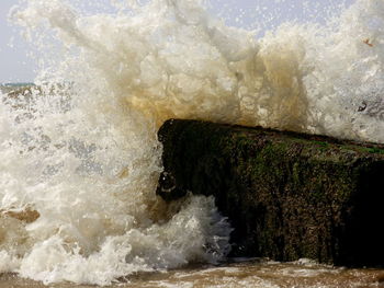 Waves splashing on rocks