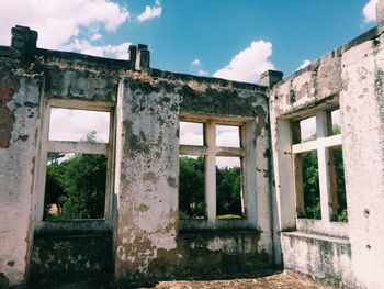 Old ruin building against sky