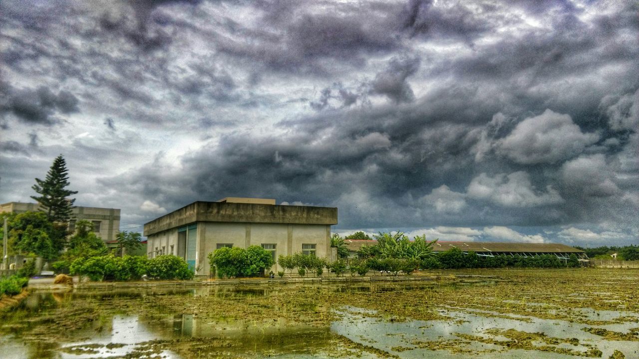 cloud - sky, sky, cloudy, weather, storm cloud, overcast, water, built structure, cloud, architecture, tree, building exterior, nature, tranquility, scenics, tranquil scene, beauty in nature, dramatic sky, river, house