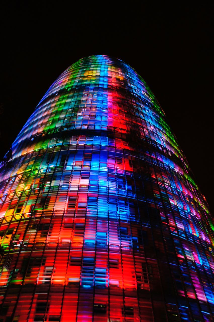 LOW ANGLE VIEW OF ILLUMINATED SKYSCRAPER AGAINST SKY