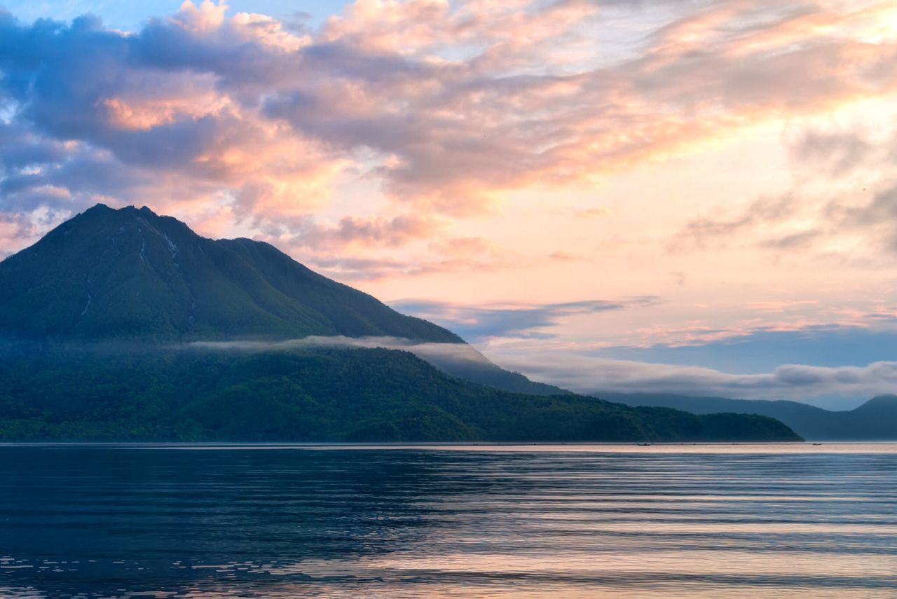 mountain, tranquil scene, scenics, water, sky, tranquility, beauty in nature, mountain range, cloud - sky, sea, nature, cloudy, waterfront, cloud, idyllic, lake, sunset, non-urban scene, outdoors, remote