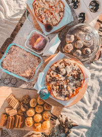 Add an extra magic on your picnic table by adding delicious food for your family and friends