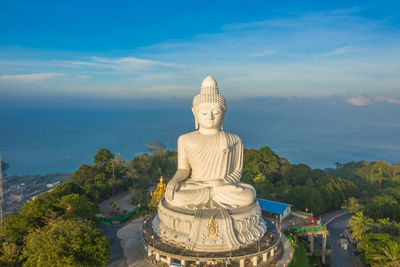 Statue of temple against sky