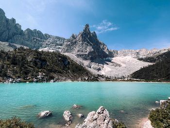 Panoramic view on the lake sorapis in dolomites